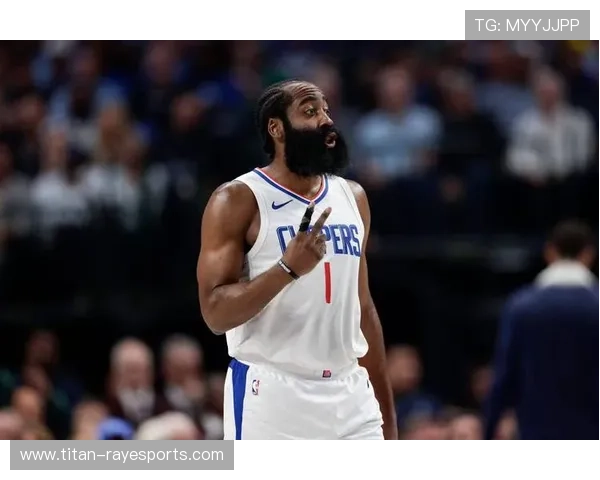 足球球星手持枪械形象震撼登场展现不同于场上英勇的硬汉气质 足球球星手持枪械形象震撼登场展现不同于场上英勇的硬汉气质