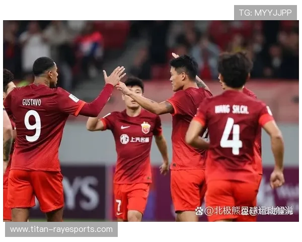 足球解说员妙语连珠为球星加冕赞美 绽放绿茵场上的光辉瞬间